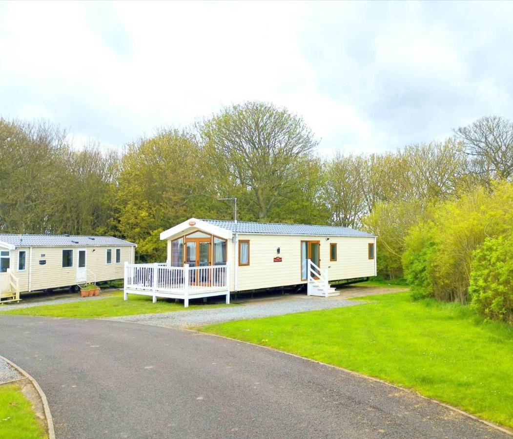 Sand Le Mere Holiday Village Caravan Hire Tunstall  Exterior foto