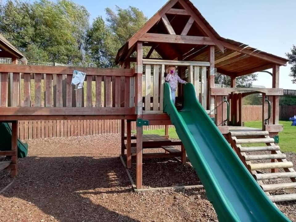 Sand Le Mere Holiday Village Caravan Hire Tunstall  Exterior foto